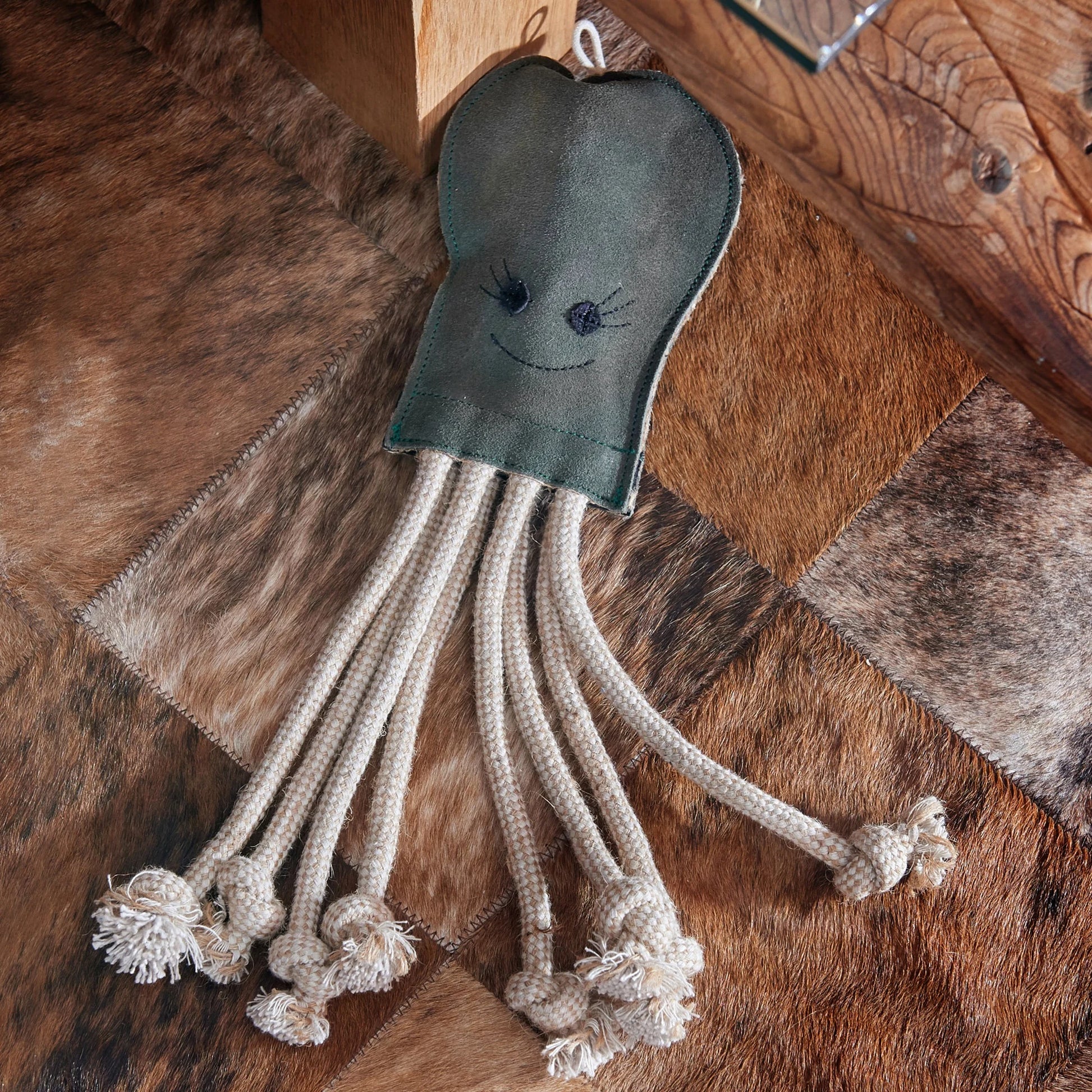 OLIVE THE OCTOPUS ECO DOG TOY / Trygge, økologiske og bærekraftige hundeleker fra Green & Wilds